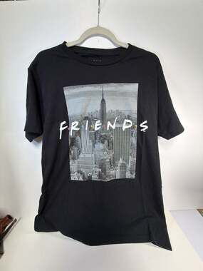 Friends The Television Series New York City Skyline Graphic T-Shirt Size M